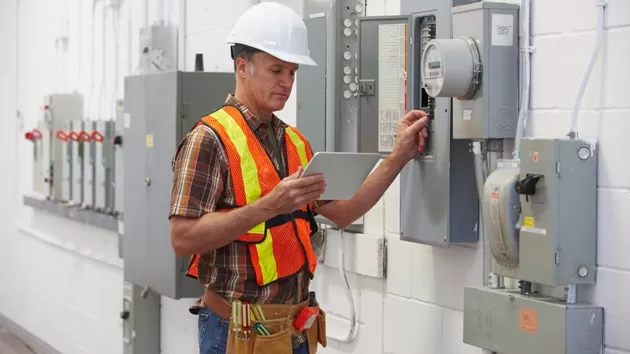 Planificación del mantenimiento eléctrico Plan de mantenimiento eléctrico con prioridades y calendario