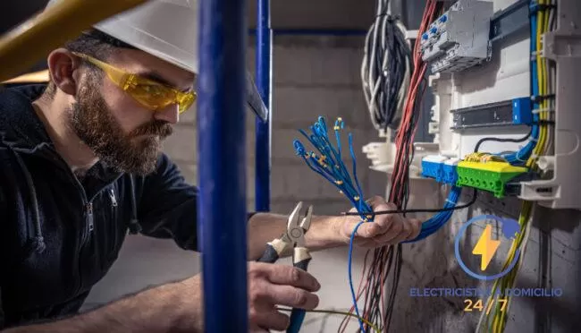 Tablero eléctrico residencial organizado y protegido