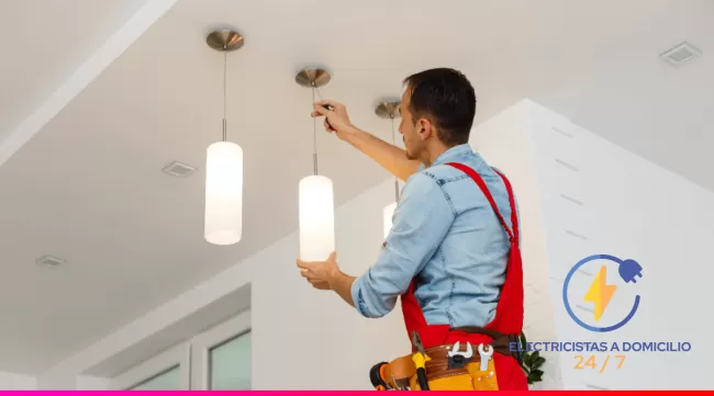 Instalaciones eléctricas eficientes: criterios que sí influyen Instalación eléctrica eficiente con tablero organizado y circuitos identificados